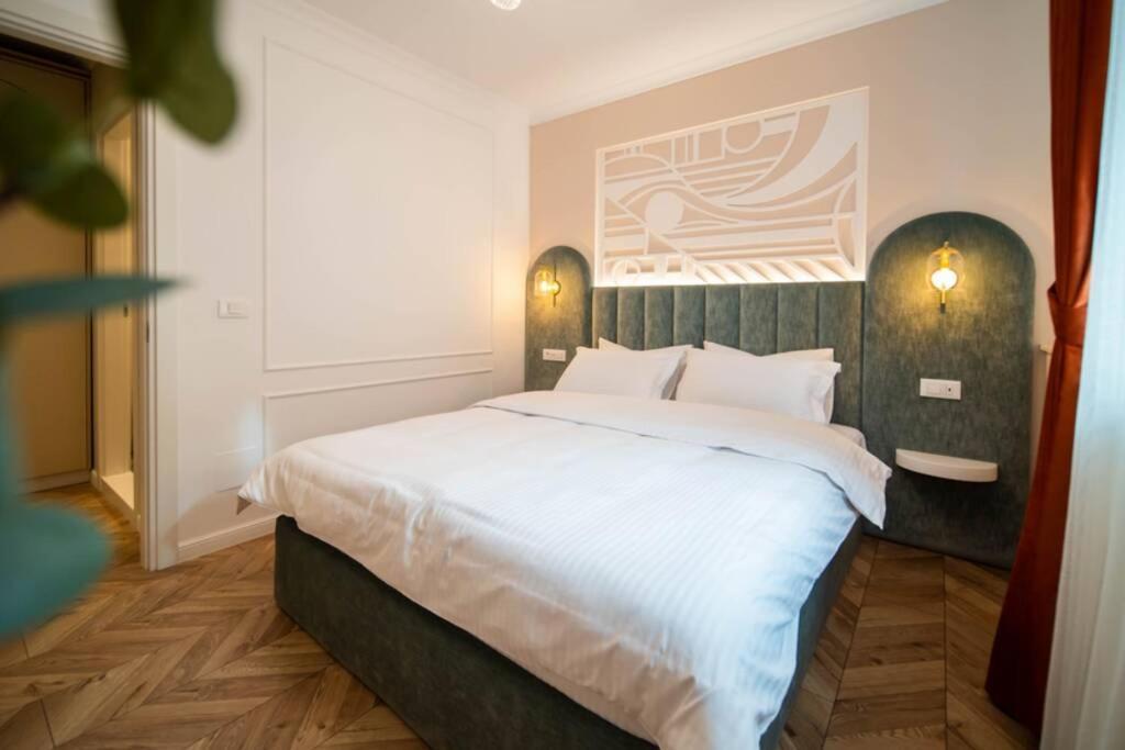 History Museum Apartment Bukares Bagian luar foto