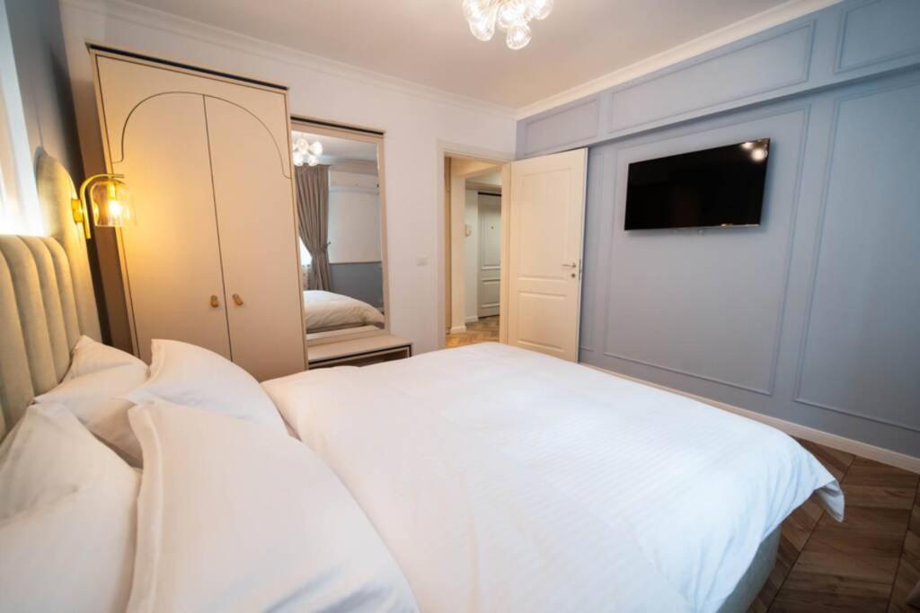 History Museum Apartment Bukares Bagian luar foto