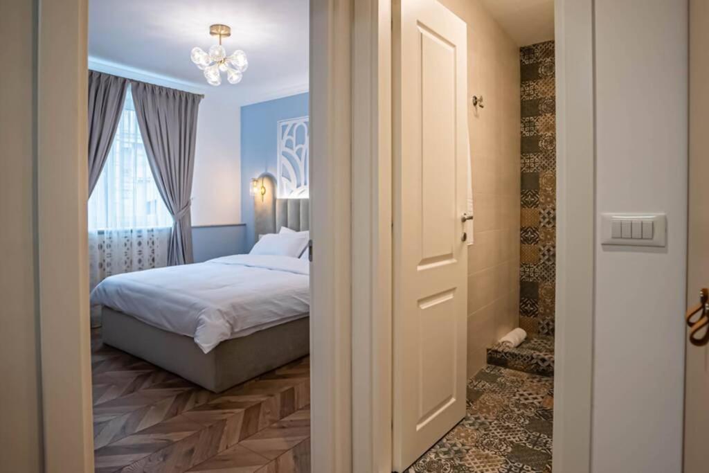 History Museum Apartment Bukares Bagian luar foto