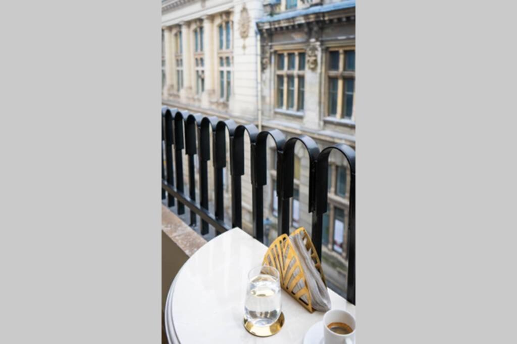History Museum Apartment Bukares Bagian luar foto
