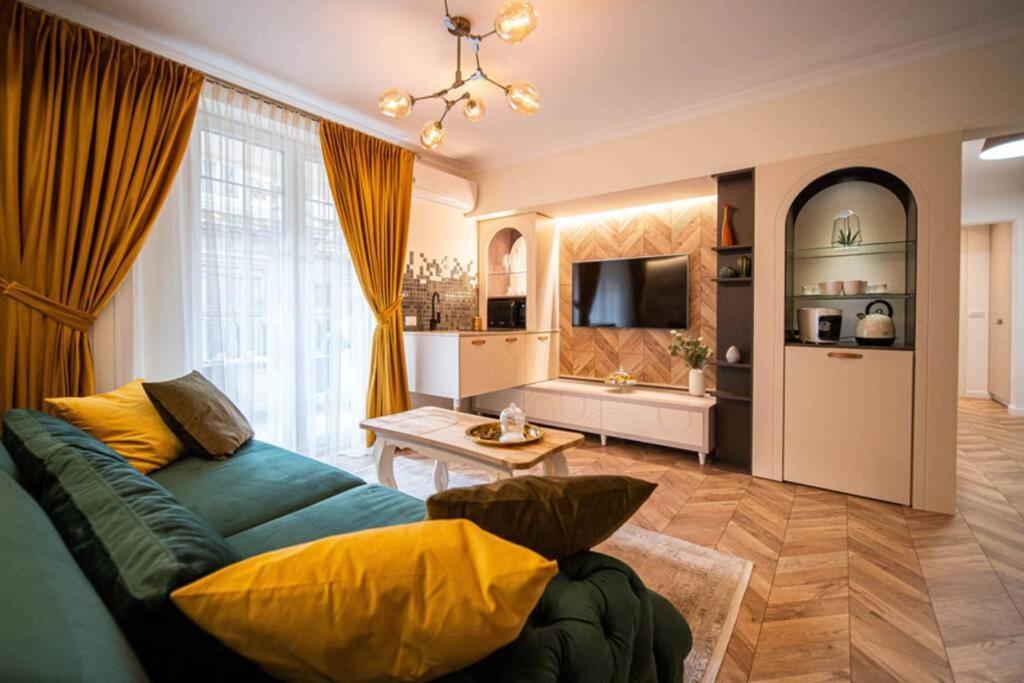 History Museum Apartment Bukares Bagian luar foto