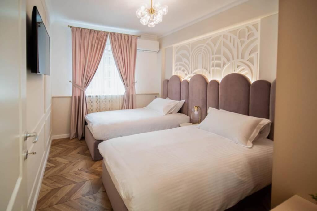 History Museum Apartment Bukares Bagian luar foto