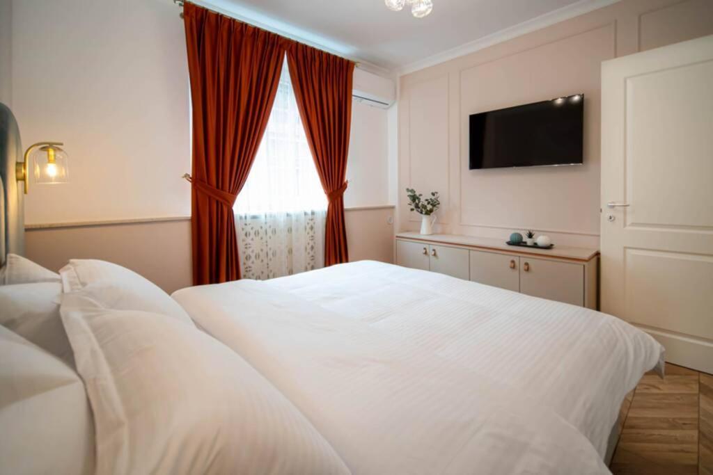 History Museum Apartment Bukares Bagian luar foto