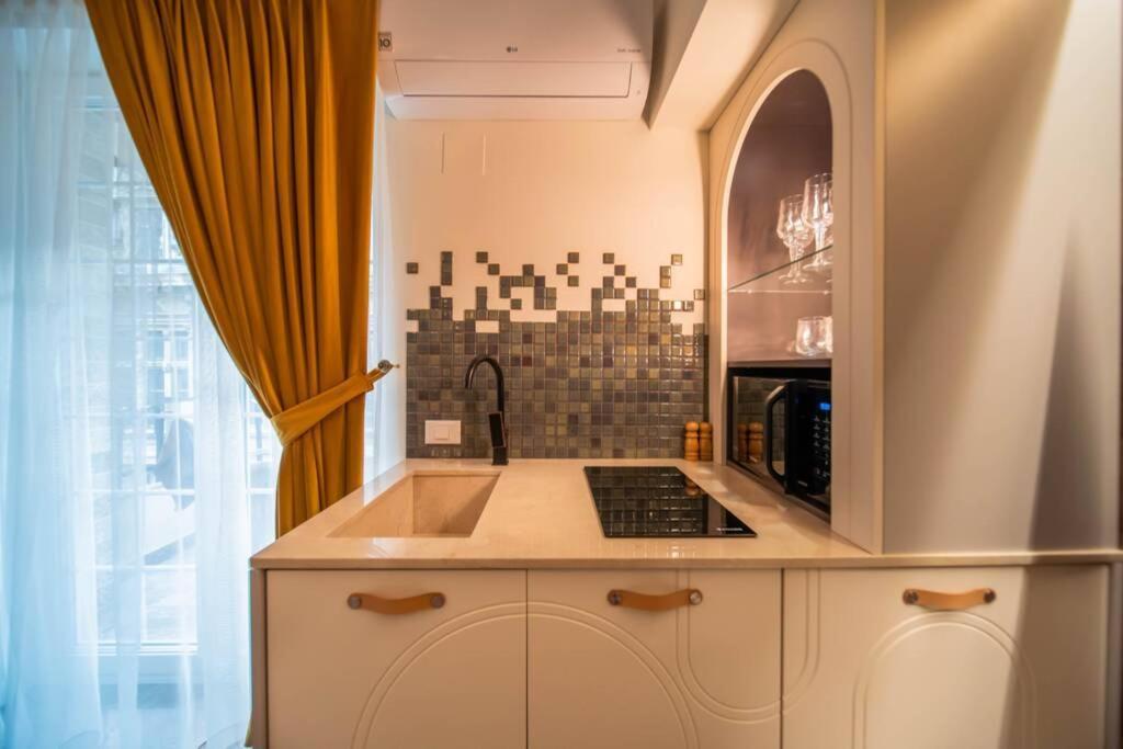 History Museum Apartment Bukares Bagian luar foto