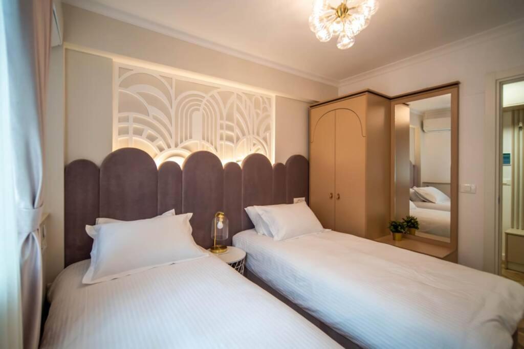 History Museum Apartment Bukares Bagian luar foto