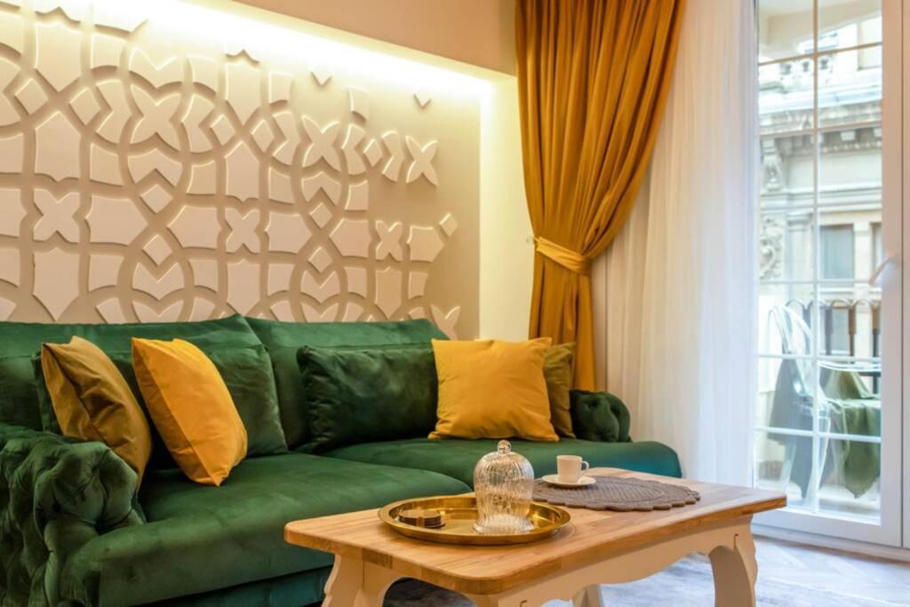 History Museum Apartment Bukares Bagian luar foto