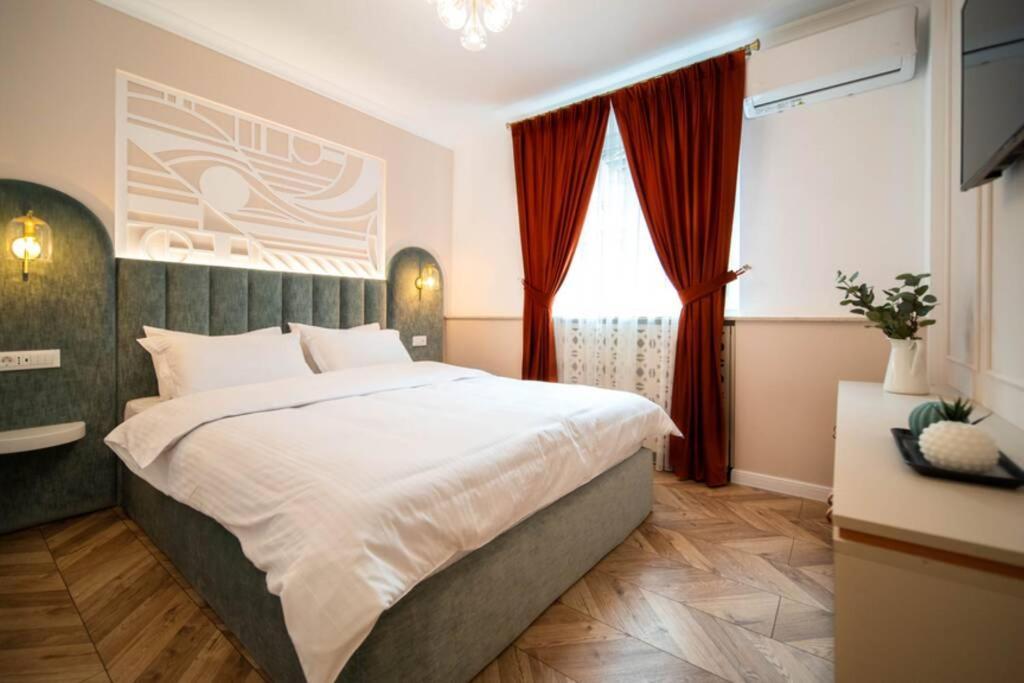 History Museum Apartment Bukares Bagian luar foto