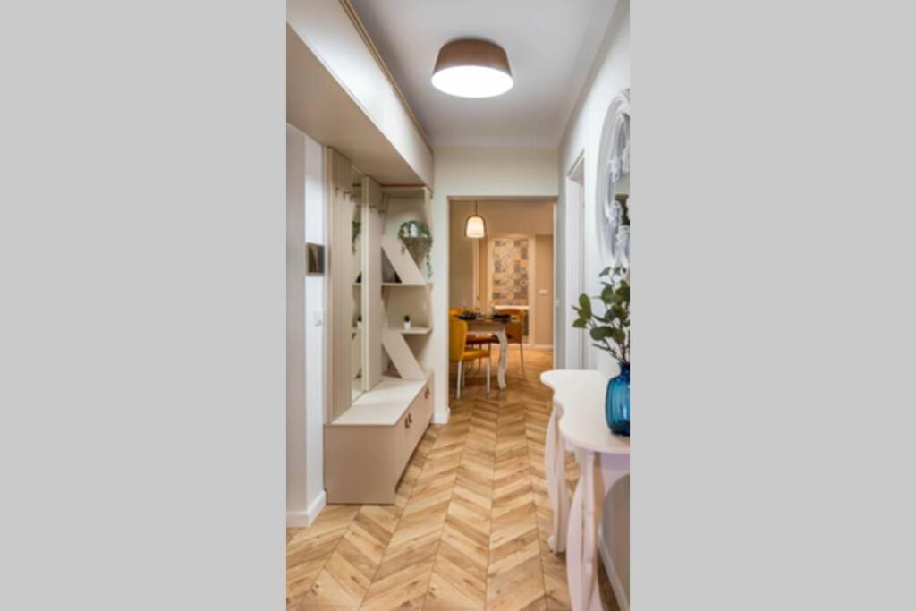 History Museum Apartment Bukares Bagian luar foto